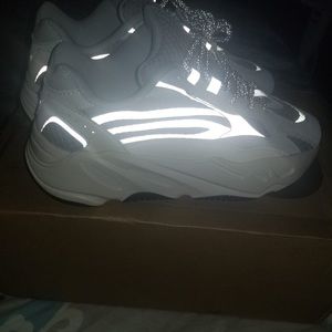 Shoes yeezy v2 700 static